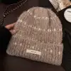 Otoño-invierno nuevo rayas redondas de lana estándar hilo de punto sombreros mujer versátil cabeza grande circunferencia toda lana de punto sombreros mujer Application Scenario